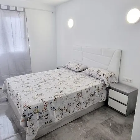 Cristianos Apartament *